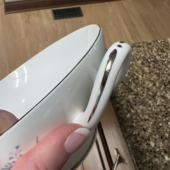 EUC VINTAGE WEDGEWOOD BELLE FLEUR COVERED VEGETABLE SERVING BOWL w PLATINUM TRIM - Picture 6 of 7